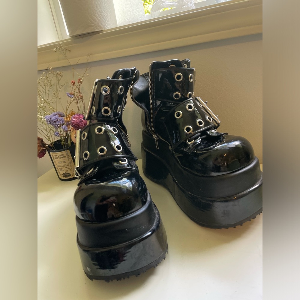 Women’s Demonia Bear 104 platforms